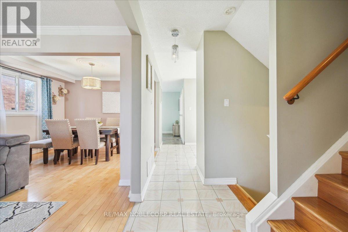 Property at 340 LAURENTIAN AVENUE image 4