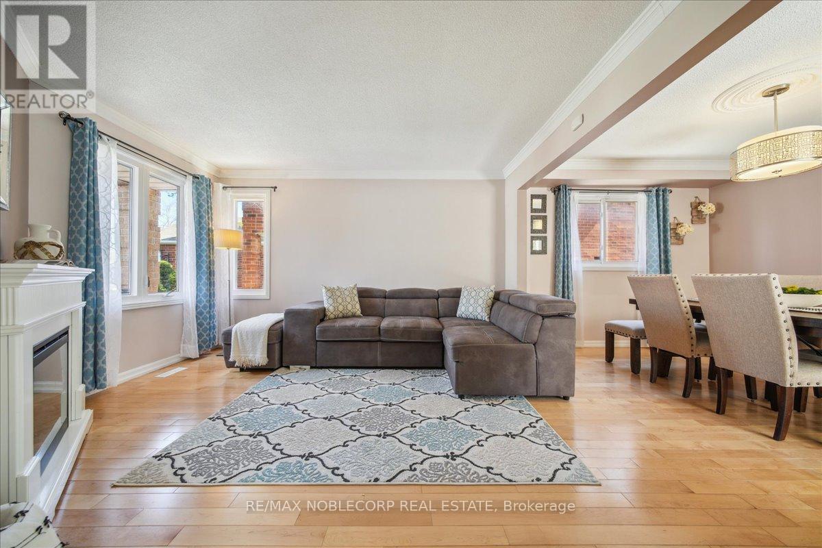 Property at 340 LAURENTIAN AVENUE image 5
