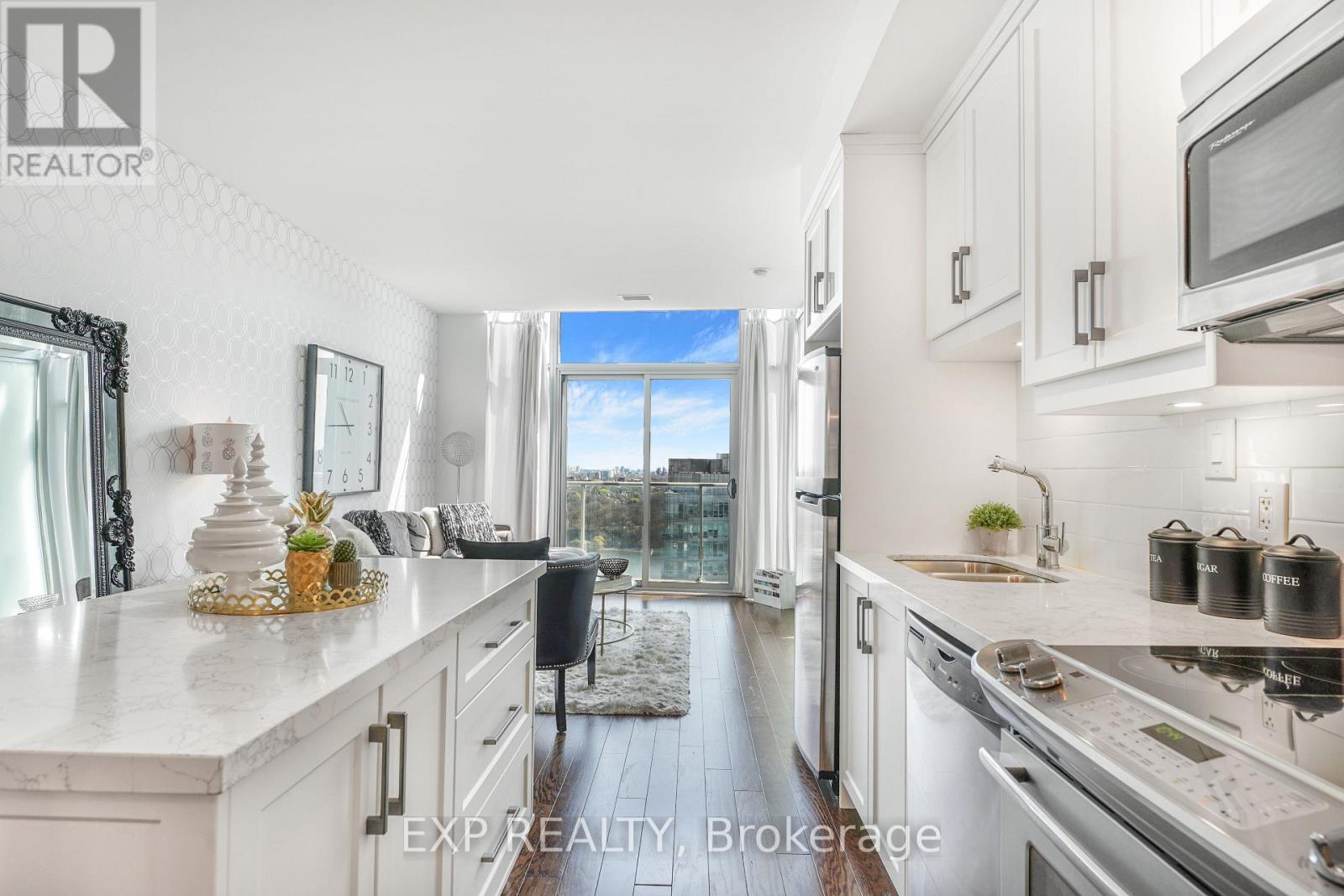 2913 - 103 The Queensway Avenue, Toronto (High Park-Swansea), Ontario  M6S 5B3 - Photo 6 - W12112480