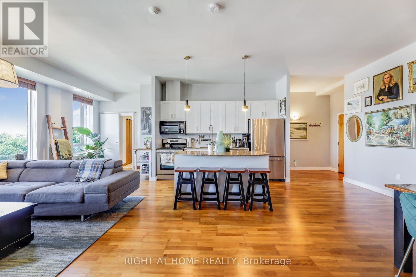 504 - 1 St Johns Road, Toronto, Ontario  M6P 1T7 - Photo 12 - W12112489