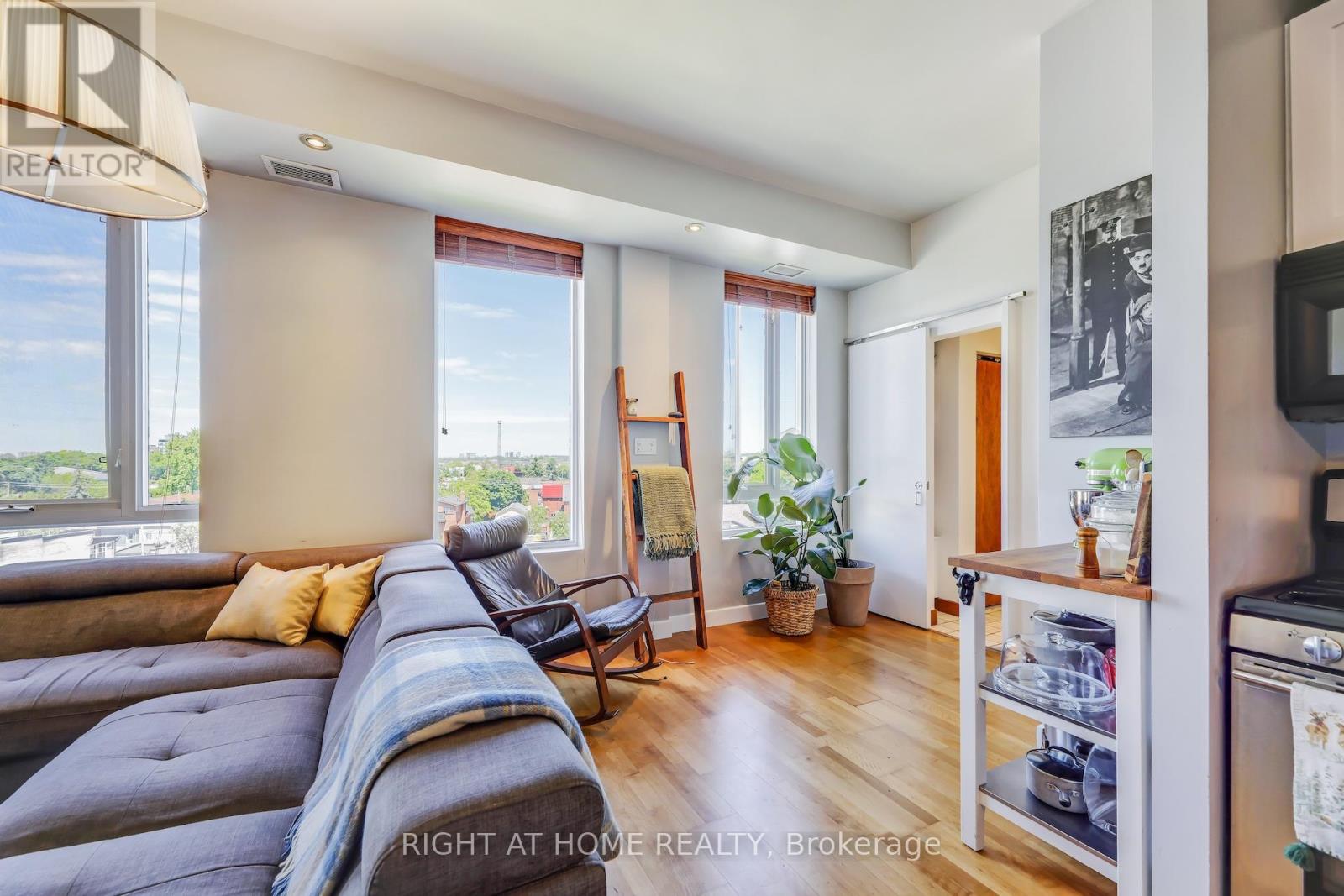 504 - 1 St Johns Road, Toronto, Ontario  M6P 1T7 - Photo 28 - W12112489