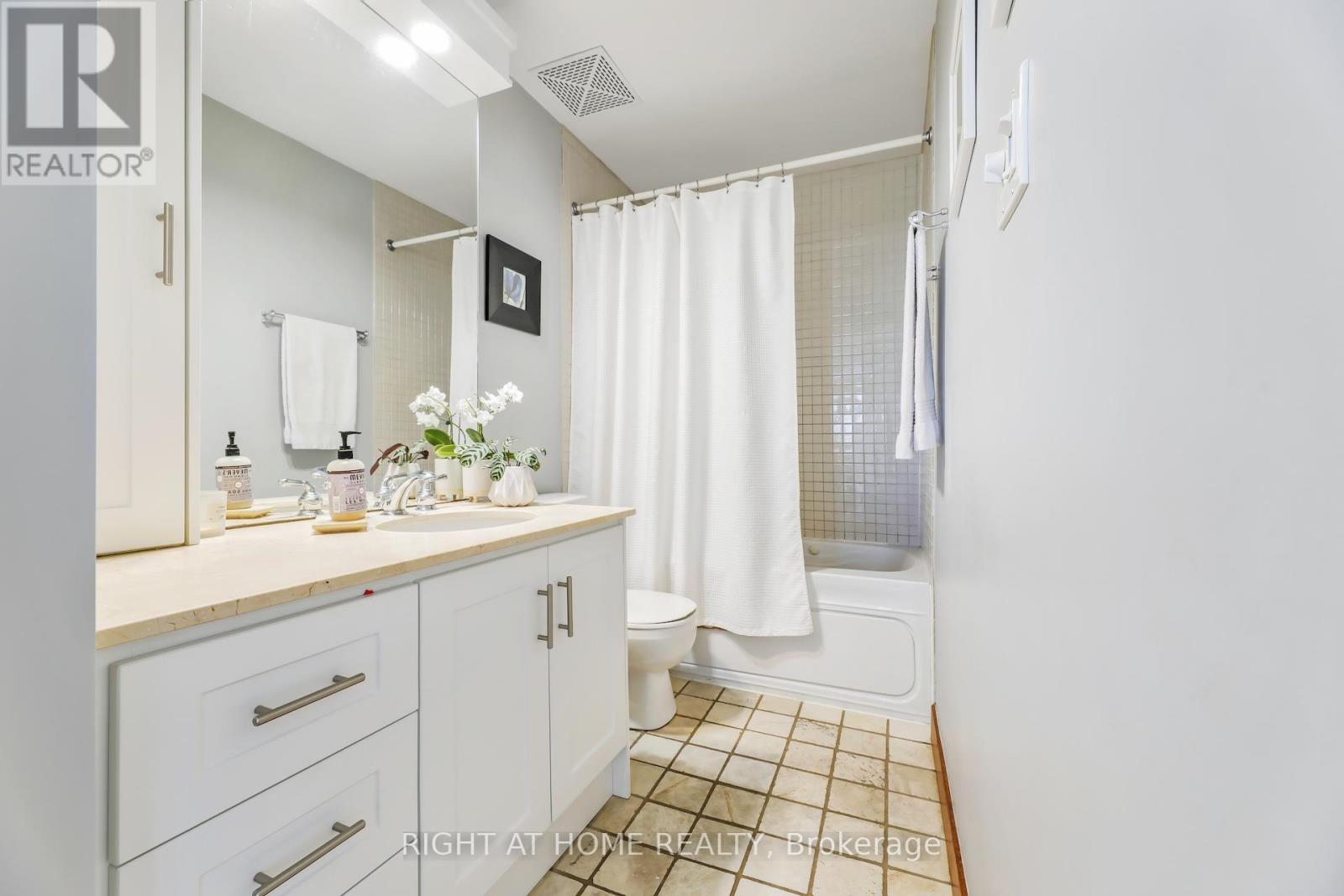 504 - 1 St Johns Road, Toronto, Ontario  M6P 1T7 - Photo 34 - W12112489