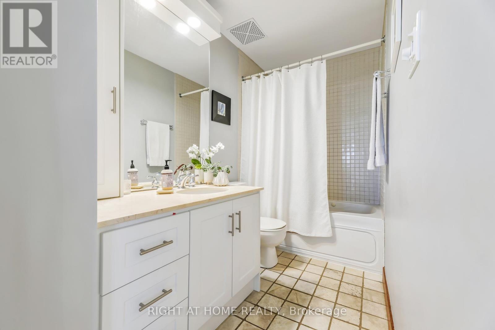 504 - 1 St Johns Road, Toronto, Ontario  M6P 1T7 - Photo 36 - W12112489