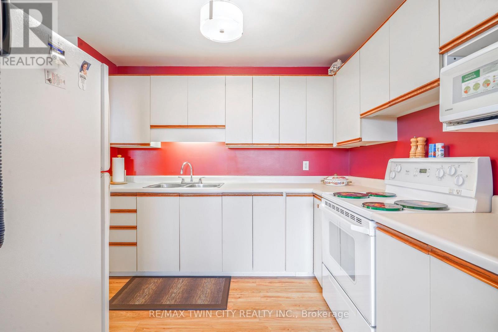 506 - 421 Fairview Drive, Brantford, Ontario  N3R 7M3 - Photo 10 - X12112451