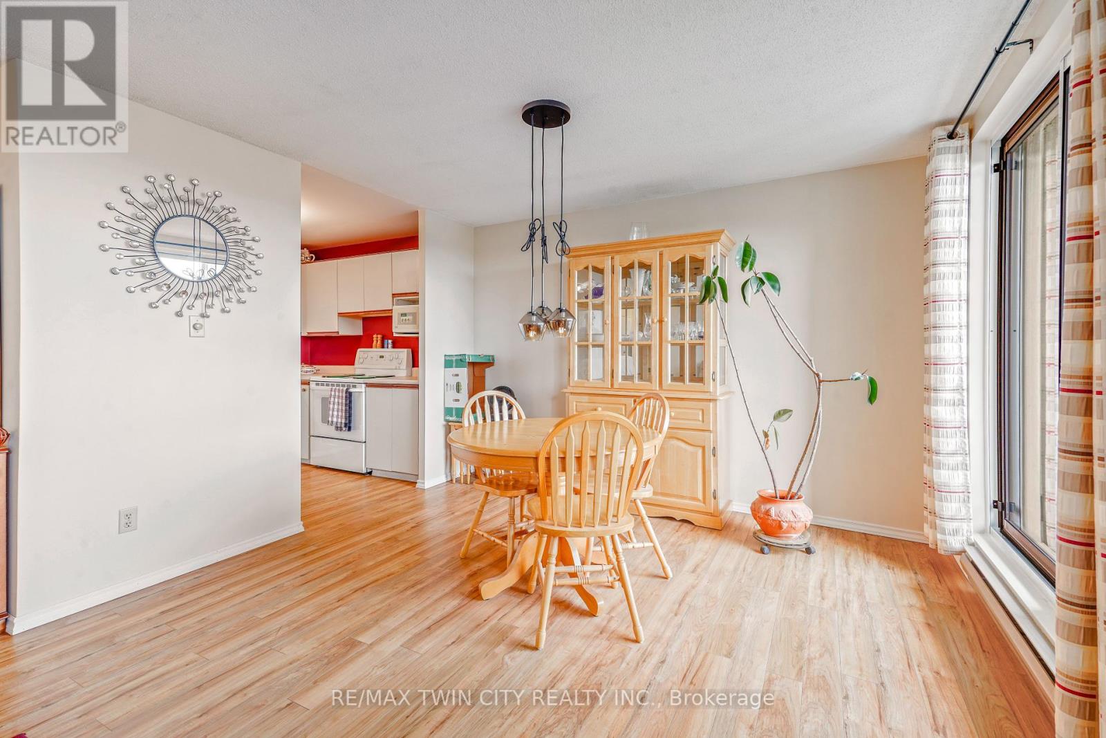 506 - 421 Fairview Drive, Brantford, Ontario  N3R 7M3 - Photo 11 - X12112451