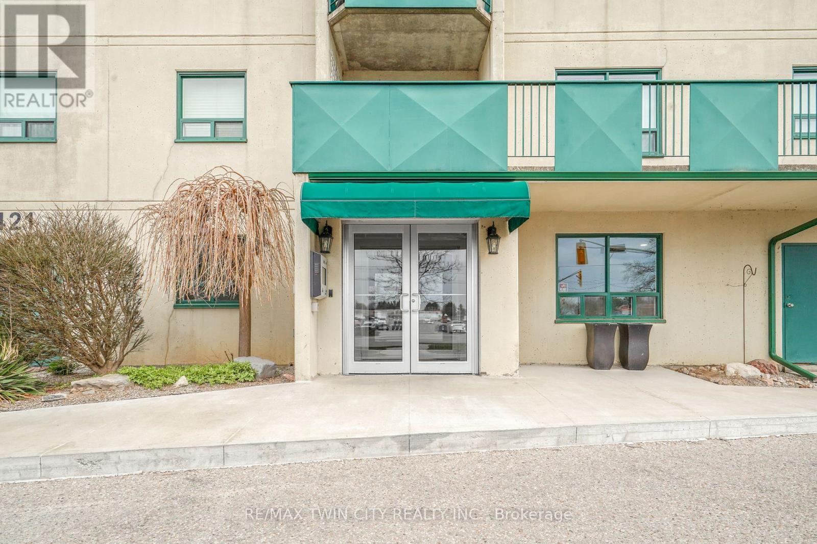 506 - 421 Fairview Drive, Brantford, Ontario  N3R 7M3 - Photo 4 - X12112451
