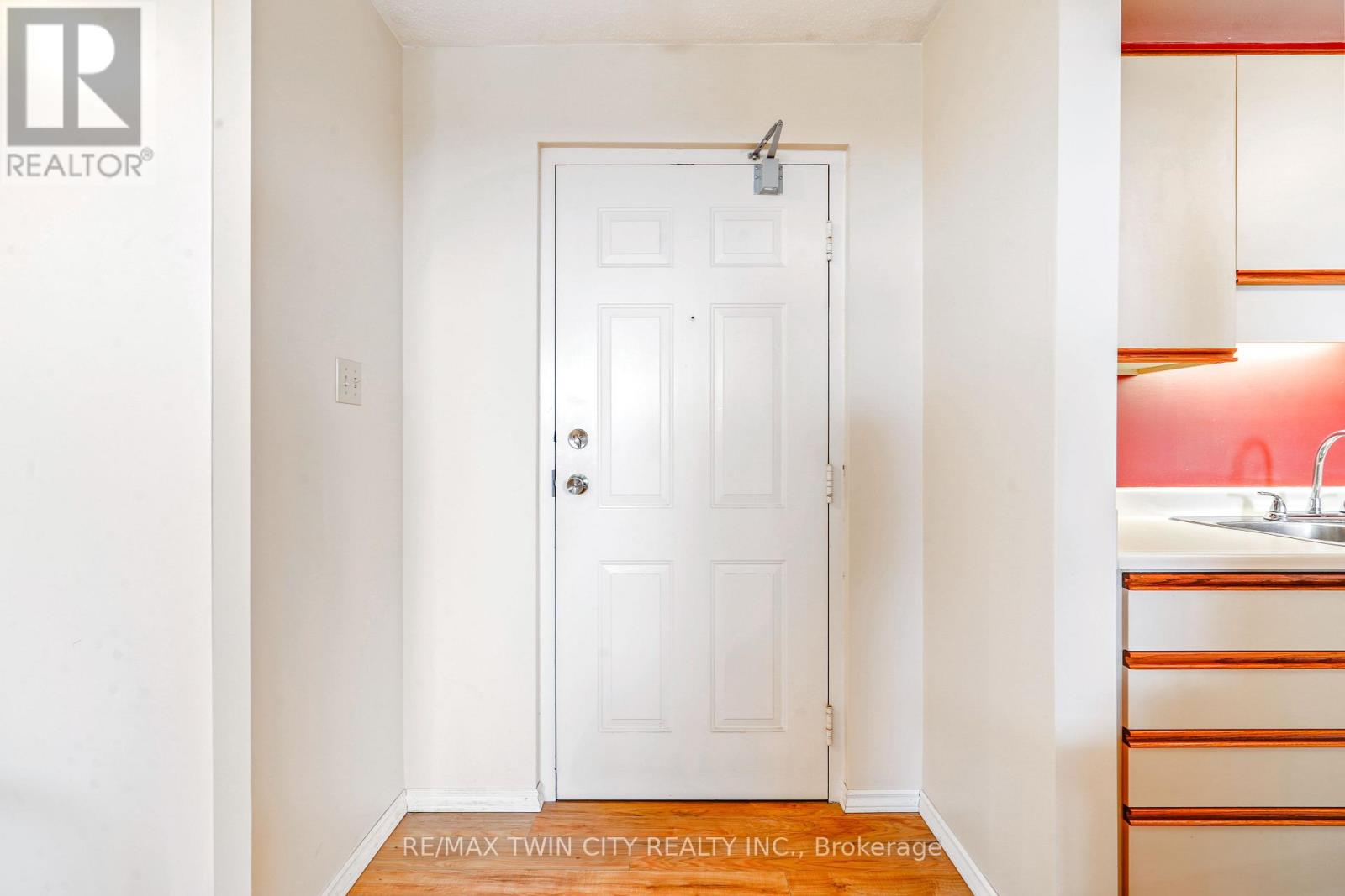 506 - 421 Fairview Drive, Brantford, Ontario  N3R 7M3 - Photo 6 - X12112451