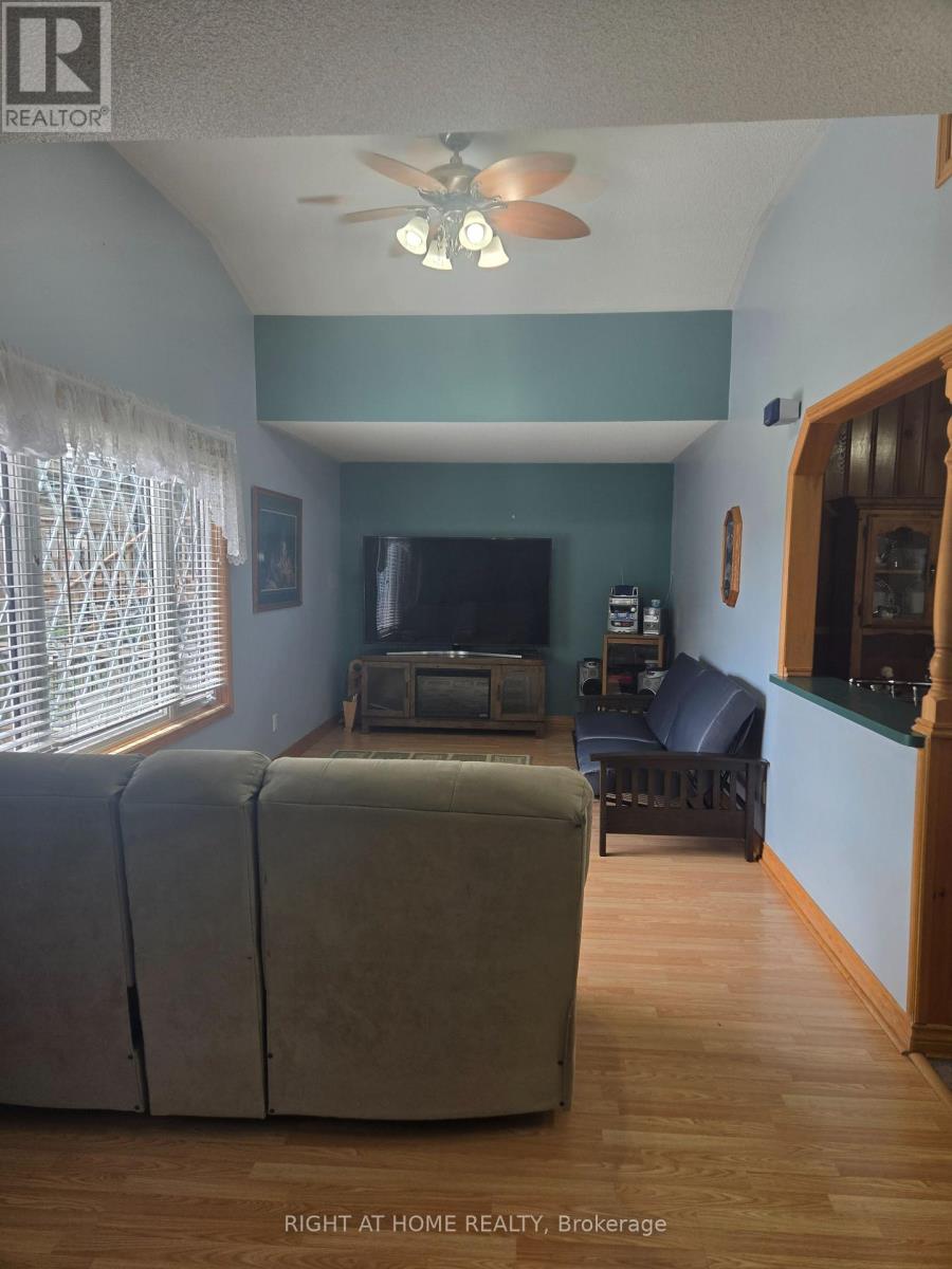 40 - 1043 Lobo Drive E, Minden Hills, Ontario  K0M 2K0 - Photo 3 - X12112466