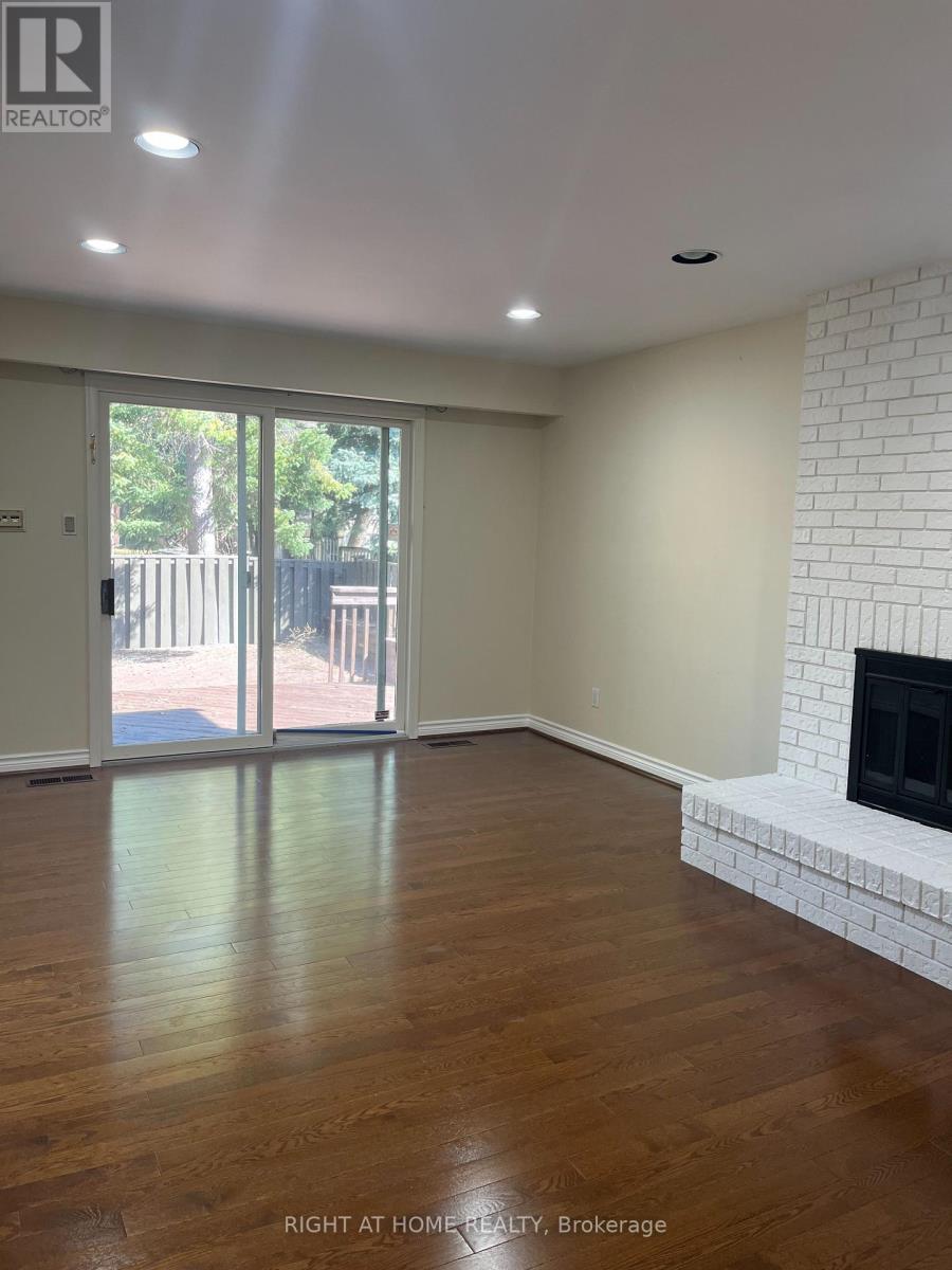 16 Fernside Court, Toronto, Ontario  M2N 6A1 - Photo 7 - C12111963