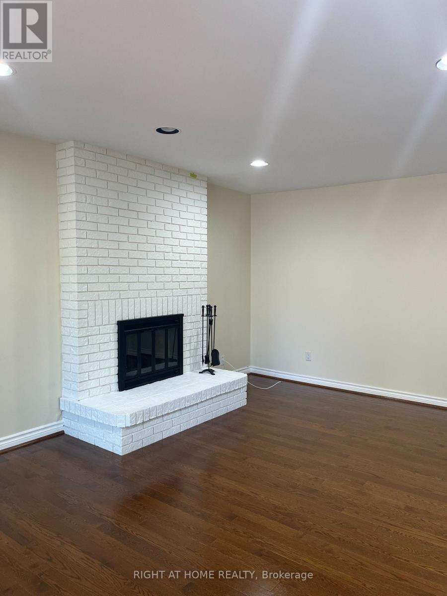 16 Fernside Court, Toronto, Ontario  M2N 6A1 - Photo 6 - C12111963
