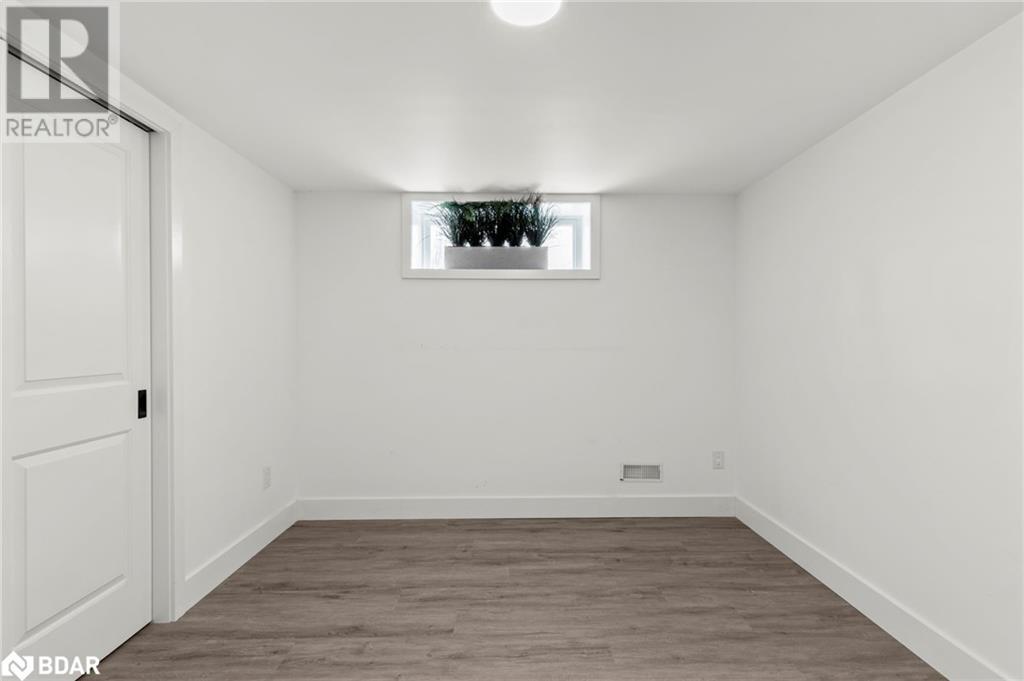 99 Wellington Street E, Barrie, Ontario  L4M 2C6 - Photo 33 - 40722911