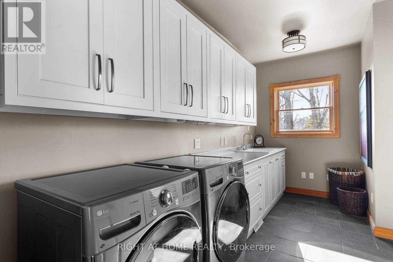 21 Lakeshore Road E, Oro-Medonte, Ontario  L0L 2E0 - Photo 23 - S12094339
