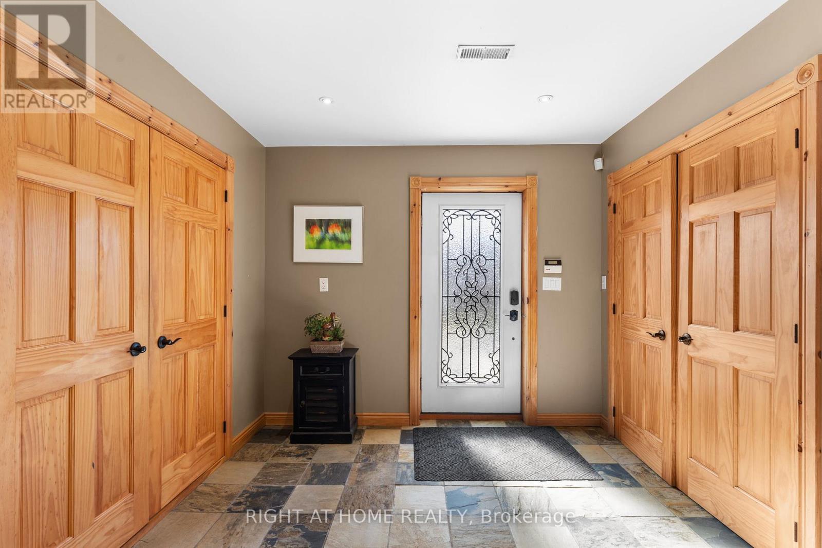 21 Lakeshore Road E, Oro-Medonte, Ontario  L0L 2E0 - Photo 41 - S12094339