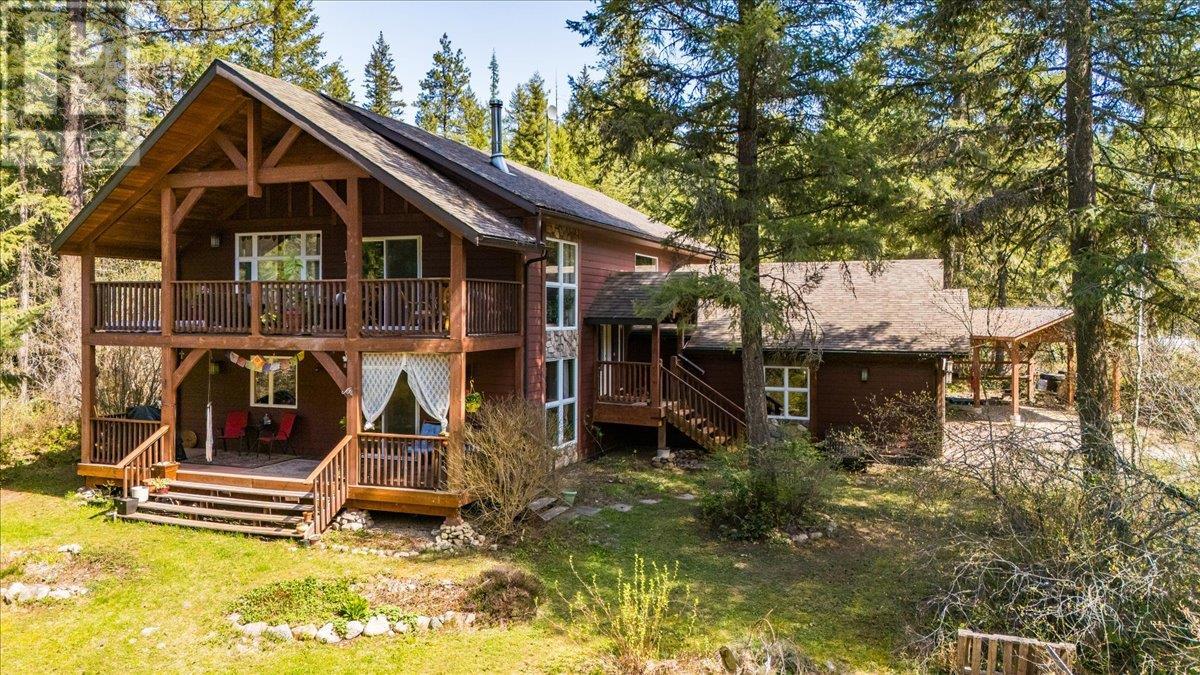 5626 Ducksway Road, Winlaw, British Columbia