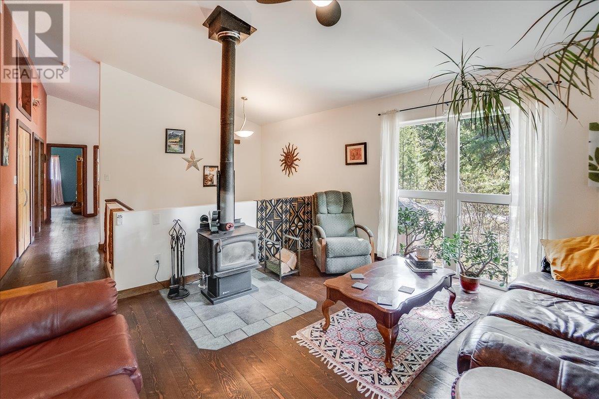 5626 Ducksway Road, Winlaw, British Columbia  V0G 2J0 - Photo 8 - 10345468