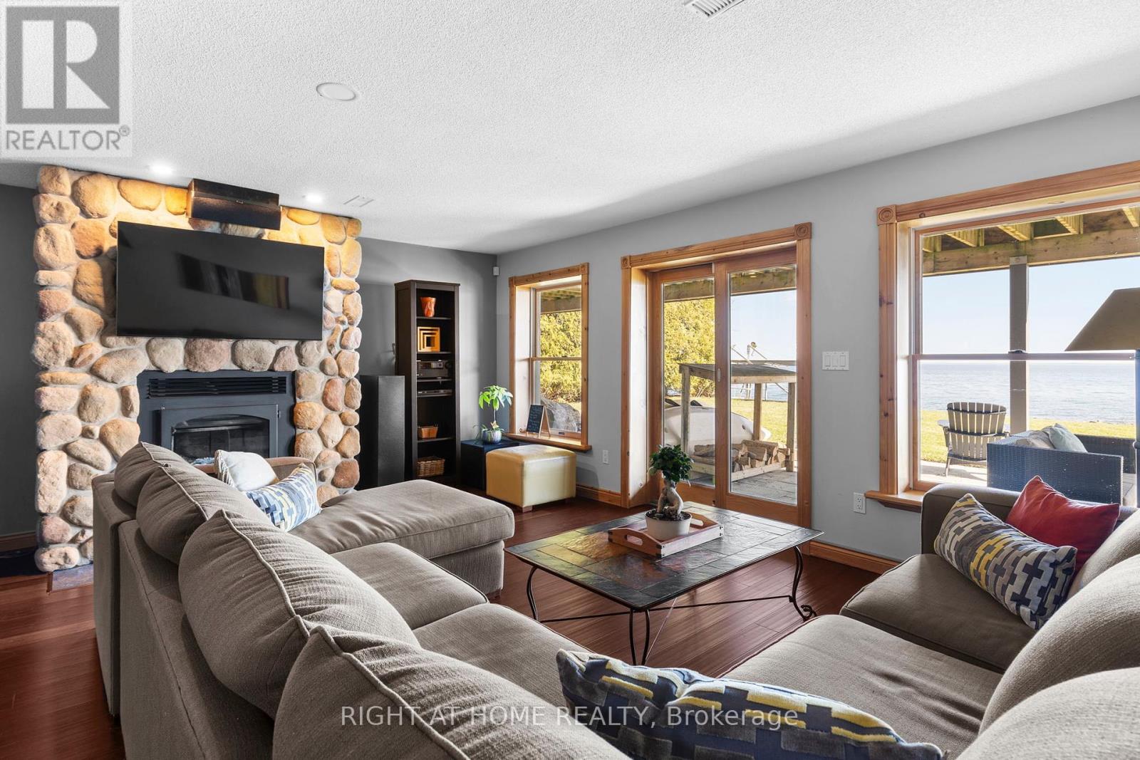 21 Lakeshore Road E, Oro-Medonte, Ontario  L0L 2E0 - Photo 42 - S12094339