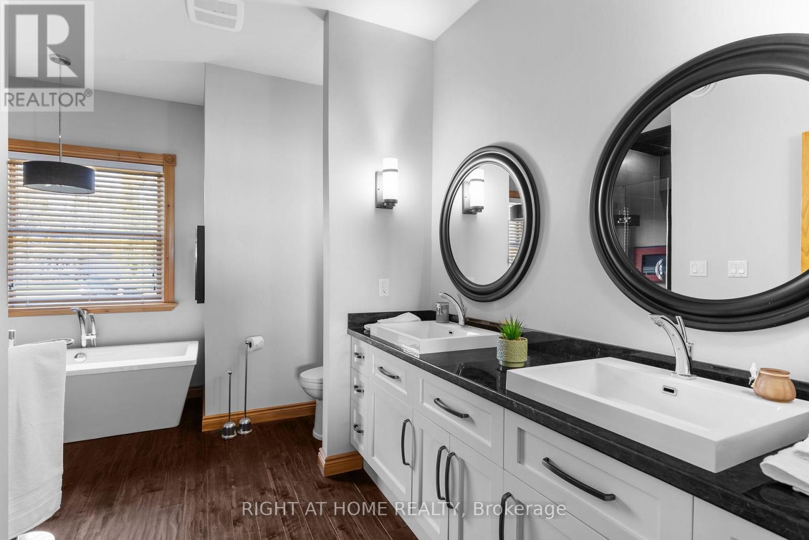 21 Lakeshore Road E, Oro-Medonte, Ontario  L0L 2E0 - Photo 37 - S12094339