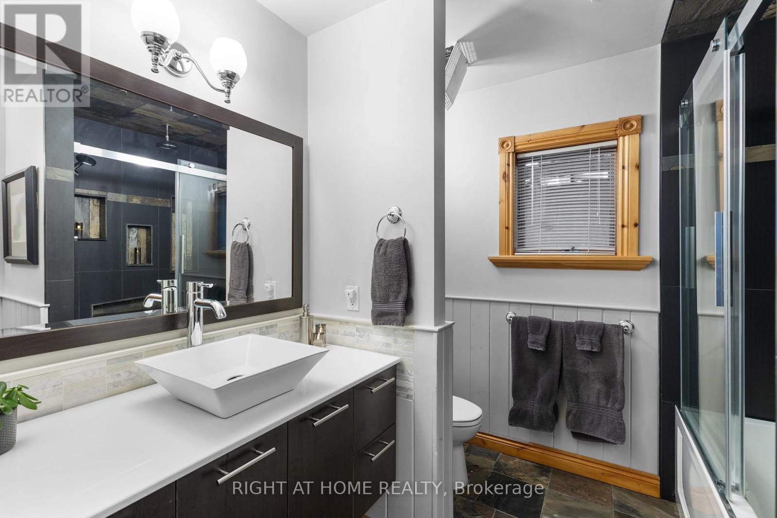 21 Lakeshore Road E, Oro-Medonte, Ontario  L3V 0K2 - Photo 45 - S12094339