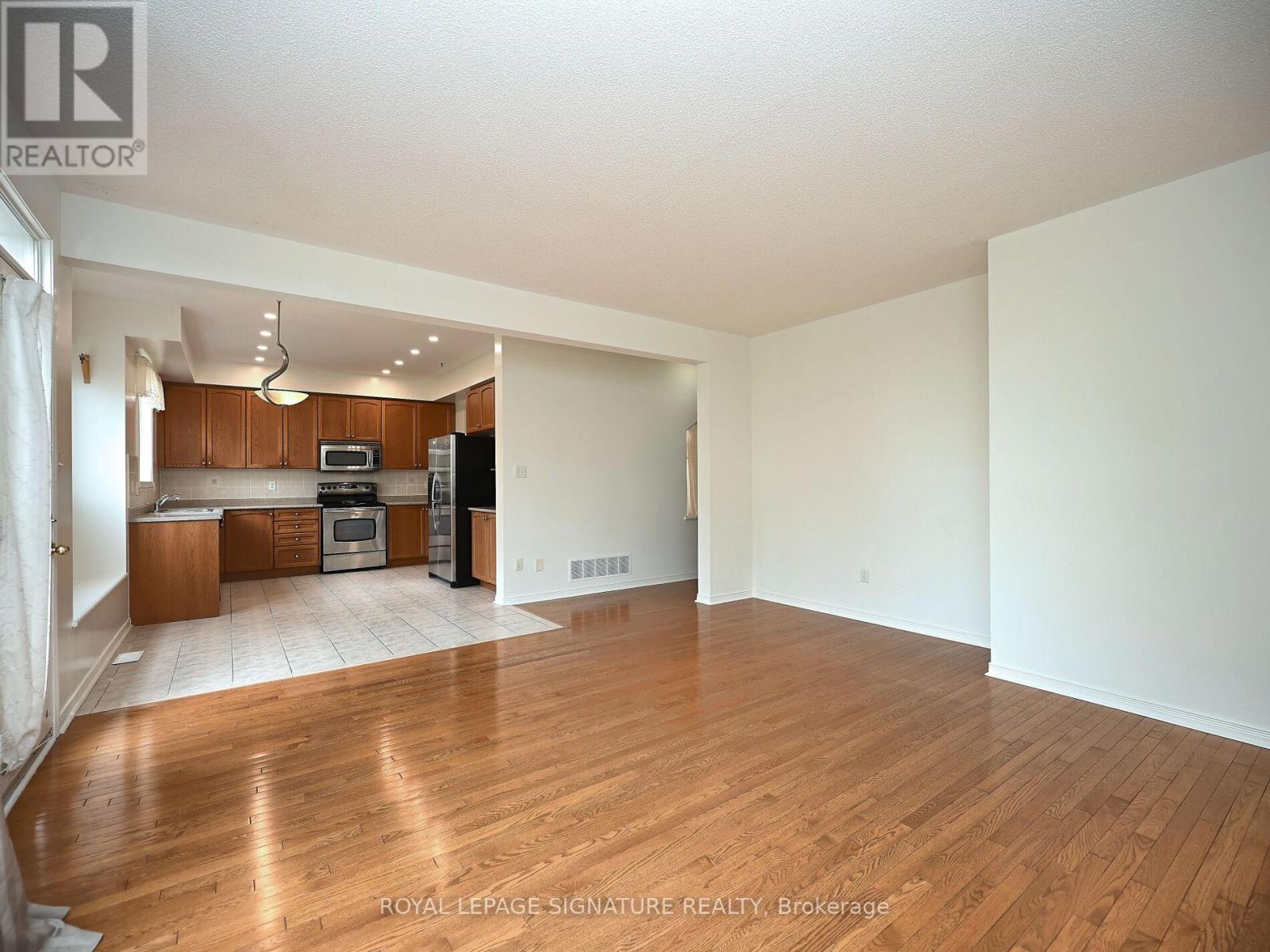 7109 Baskerville Run, Mississauga, Ontario  L5W 1W4 - Photo 18 - W12091333