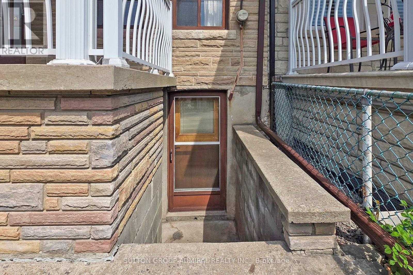 98 Wallace Avenue, Toronto, Ontario  M6H 1T5 - Photo 38 - W12112484