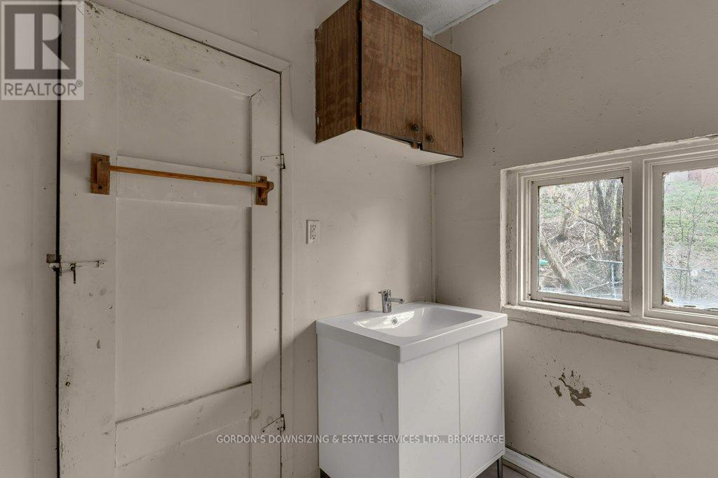 184 Montreal Street, Kingston, Ontario  K7K 3G4 - Photo 16 - X12112577