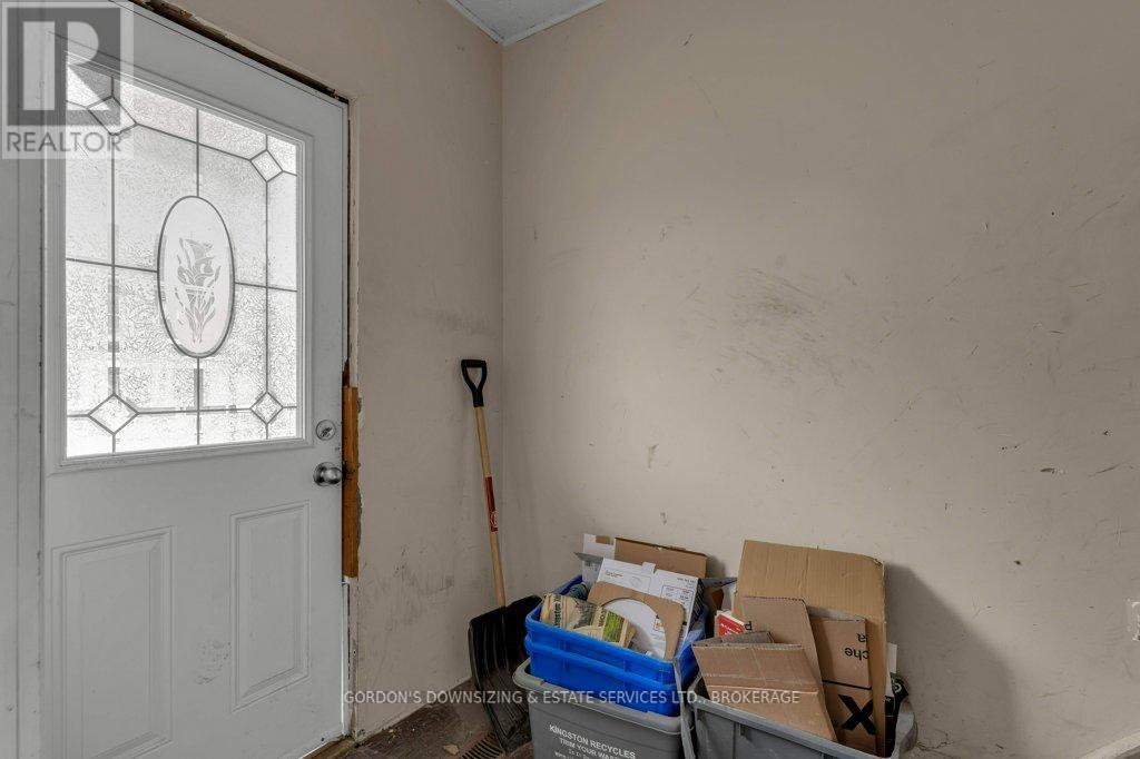 184 Montreal Street, Kingston, Ontario  K7K 3G4 - Photo 3 - X12112577