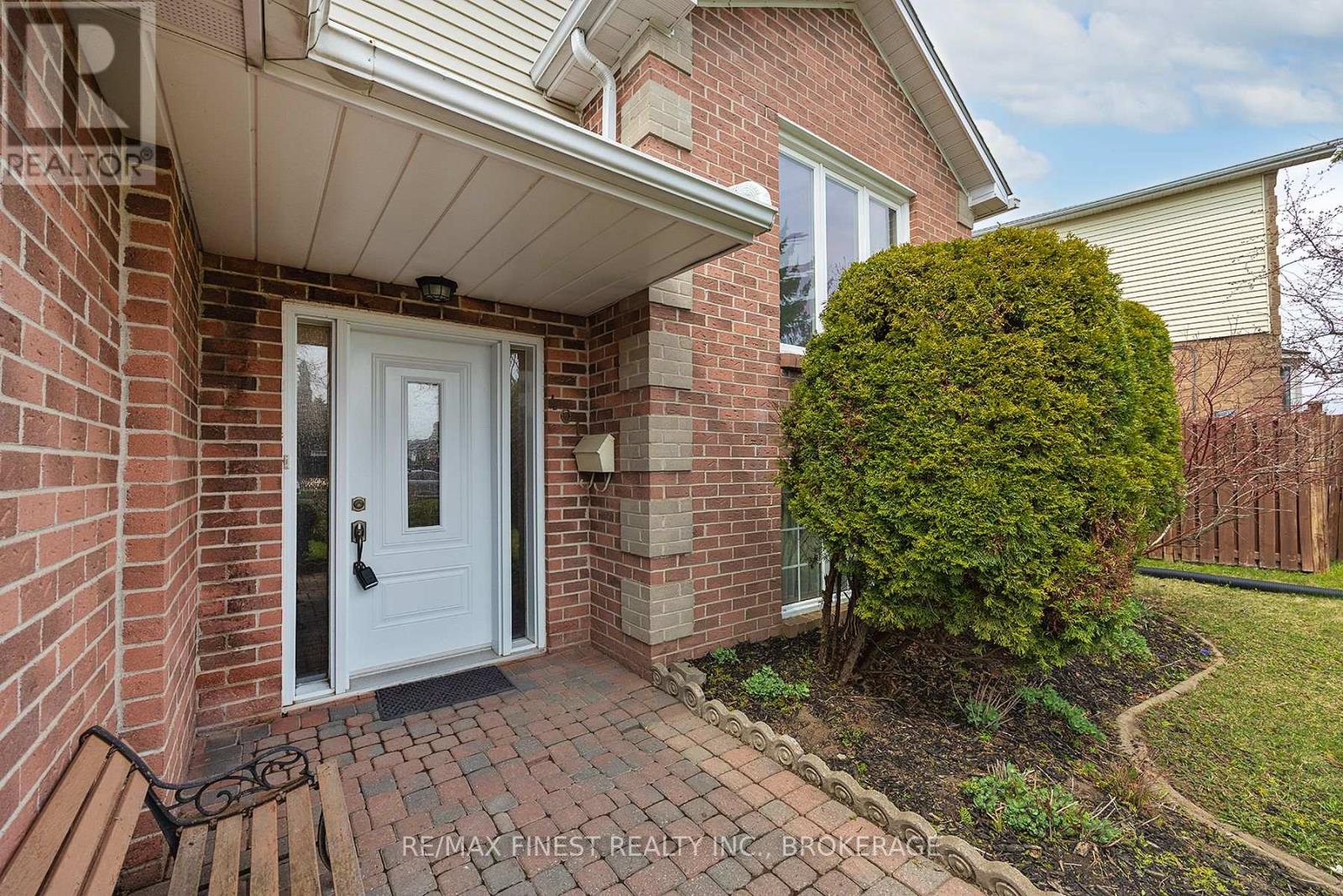 Property at 401 KINGSDALE AVENUE image 4