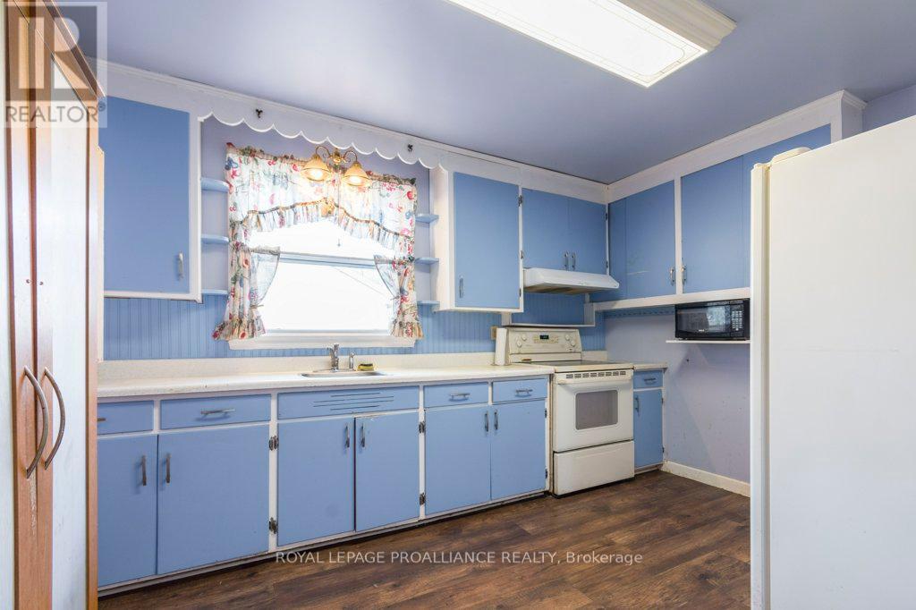 53 Montgomery Boulevard, Belleville, Ontario  K8N 1J2 - Photo 10 - X12112706