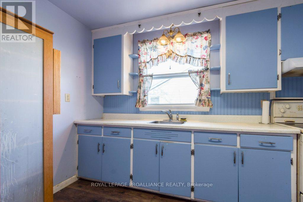 53 Montgomery Boulevard, Belleville, Ontario  K8N 1J2 - Photo 11 - X12112706