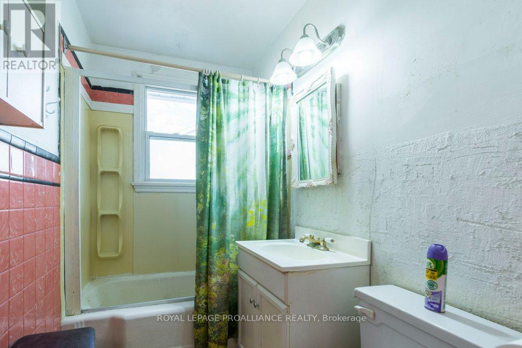 53 Montgomery Boulevard, Belleville, Ontario  K8N 1J2 - Photo 17 - X12112706