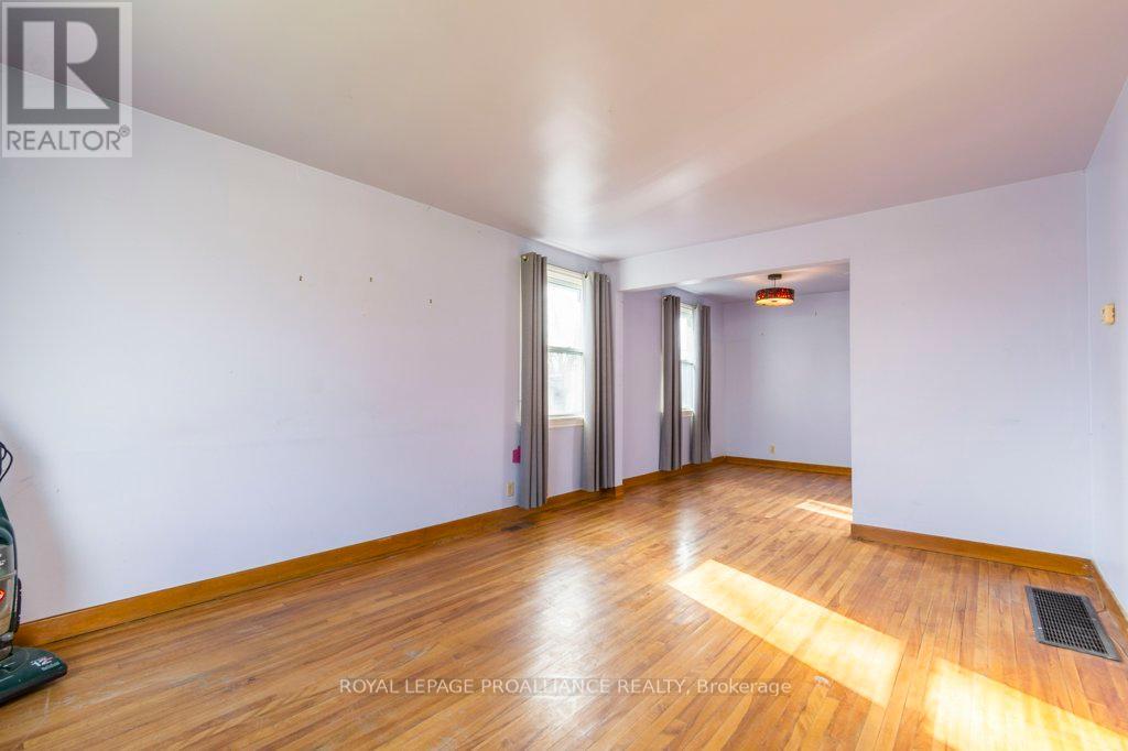 53 Montgomery Boulevard, Belleville, Ontario K8N 1J2 - Photo 5 - X12112706