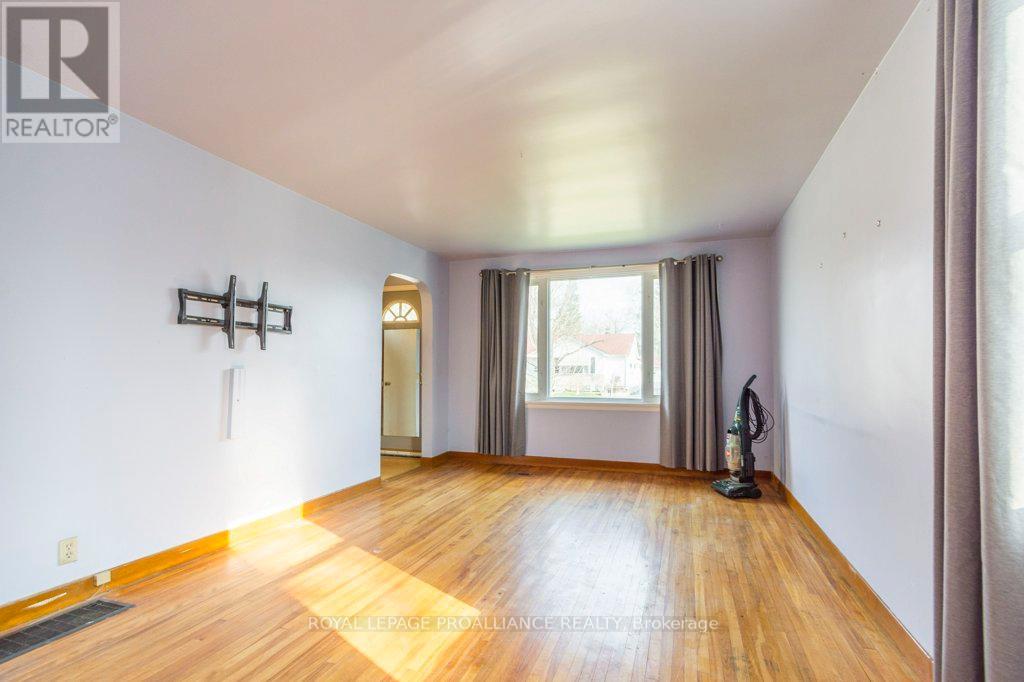 53 Montgomery Boulevard, Belleville, Ontario K8N 1J2 - Photo 7 - X12112706