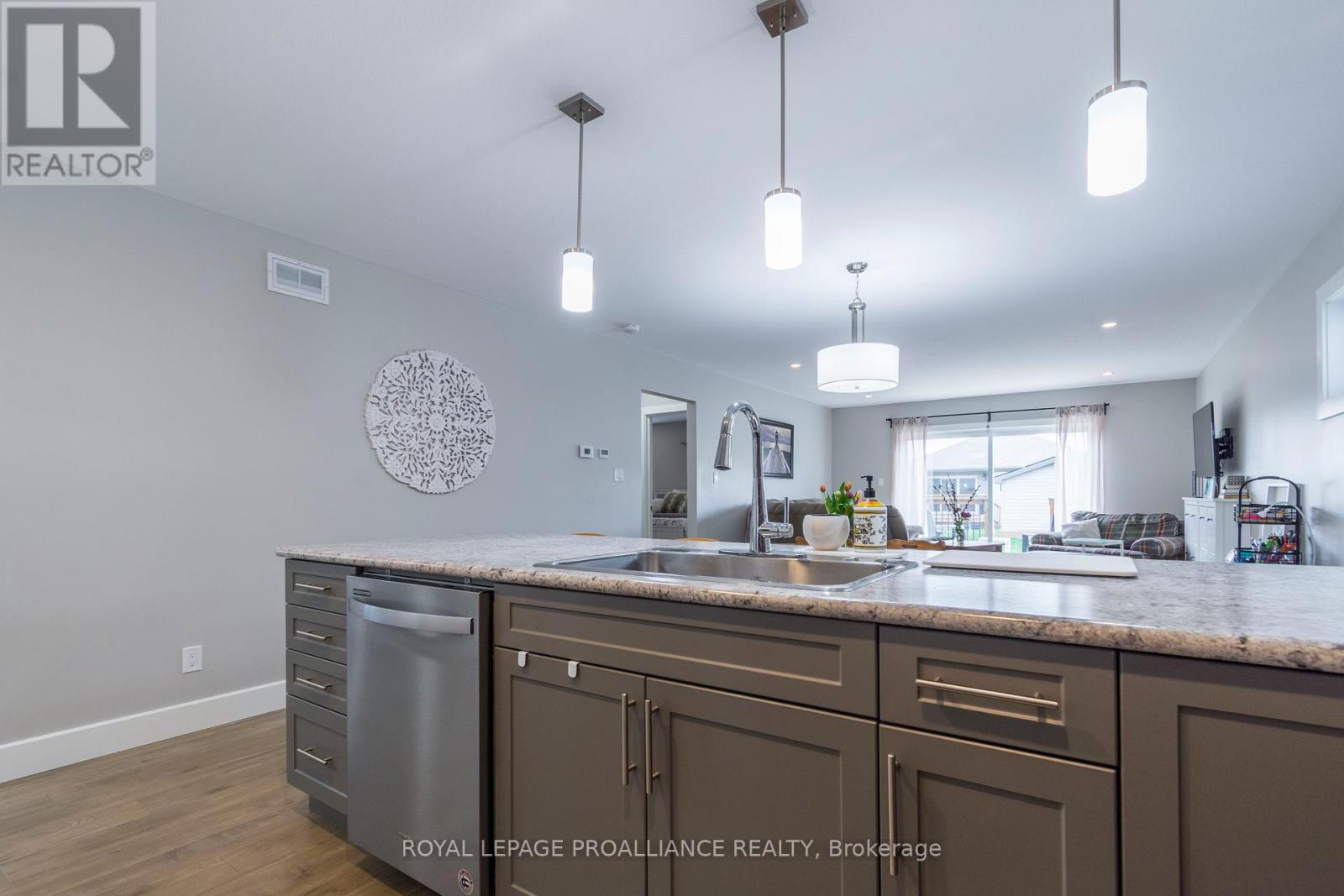 92 Meagan Lane, Quinte West, Ontario  K0K 2C0 - Photo 7 - X12112766