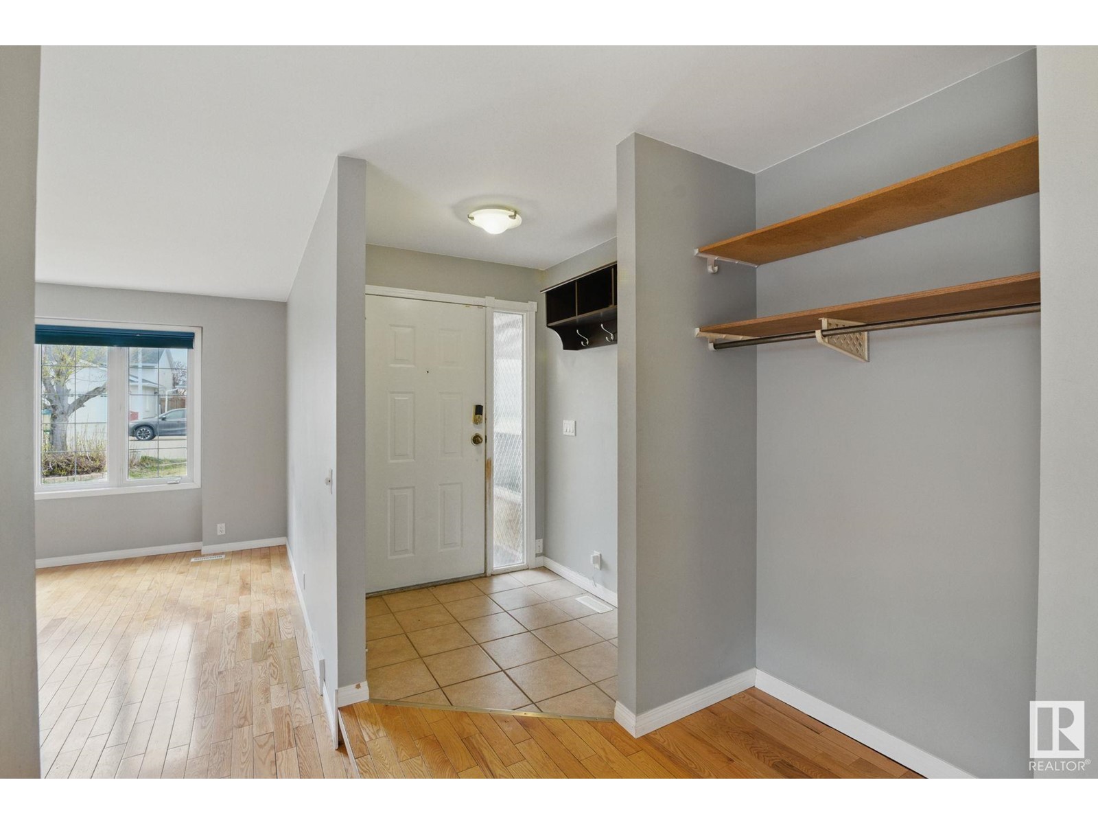 Property at 2031 41 ST NW image 4