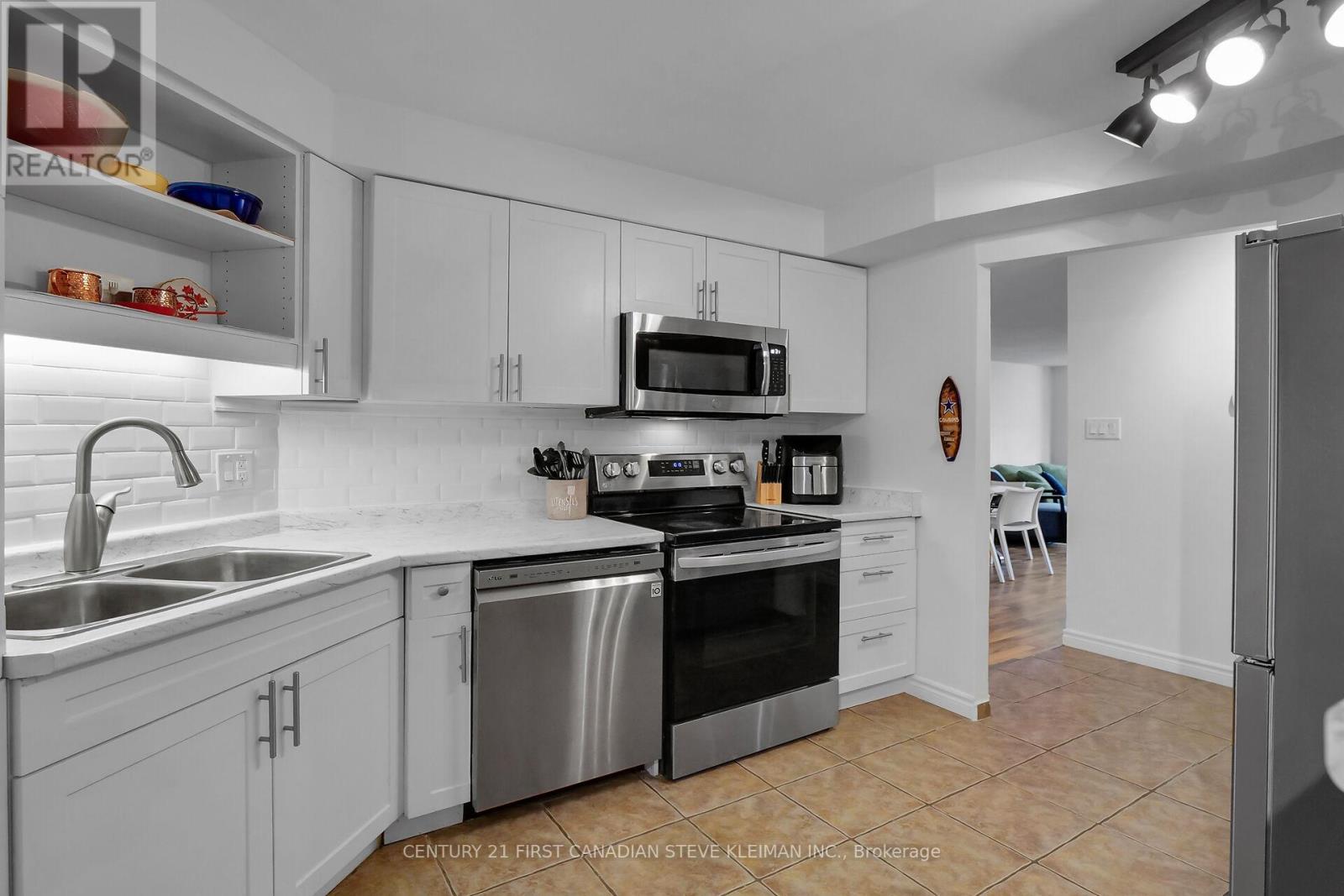 Property at 406 - 695 RICHMOND STREET image 3