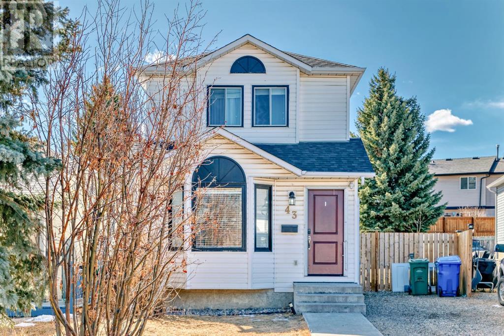 Property at 43 Hunterhorn Place NE image 1