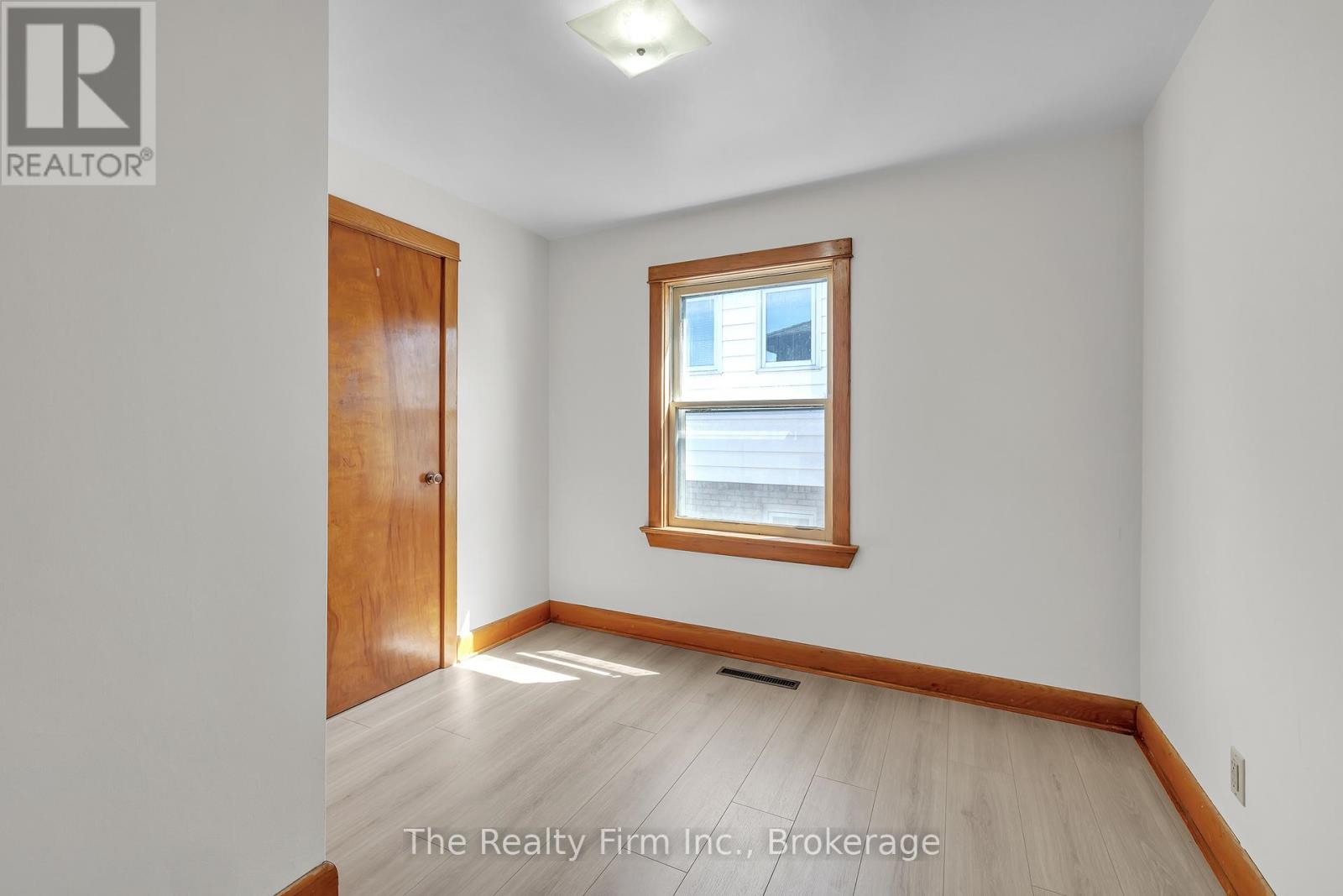 104 Oxford Street, Woodstock, Ontario  N4S 6A7 - Photo 8 - X12112864