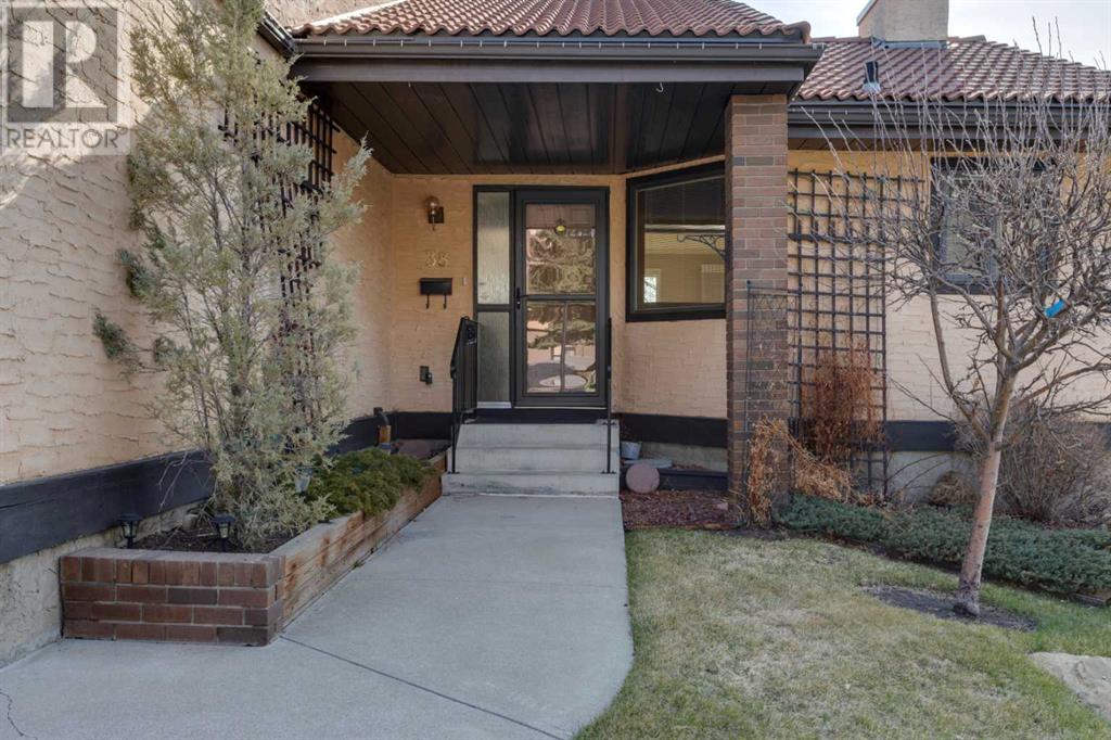 38, 118 Strathcona Road Sw, Calgary, Alberta  T3H 1P3 - Photo 3 - A2211438