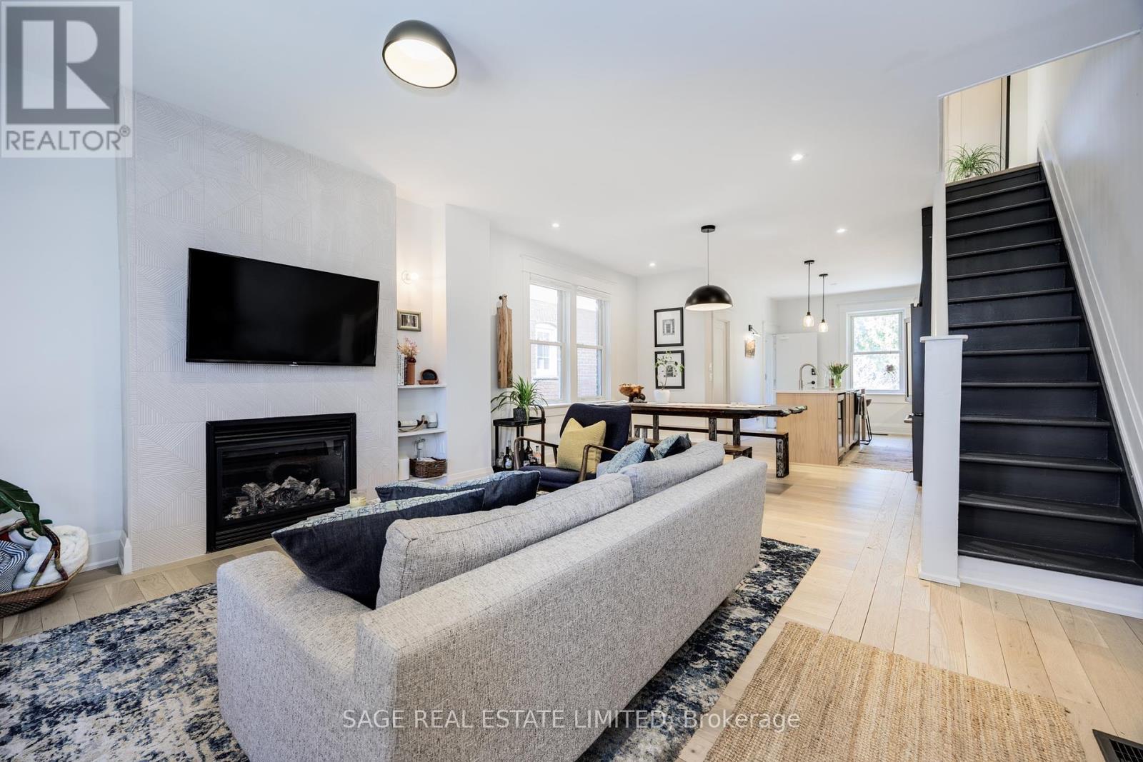 184 Parkmount Road, Toronto, Ontario  M4J 4V6 - Photo 5 - E12112598