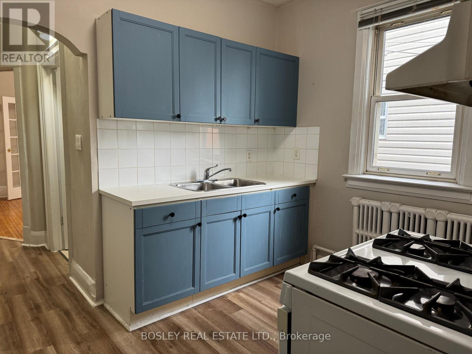Main - 89 Woodbine Avenue, Toronto, Ontario  M4L 3P1 - Photo 8 - E12112732