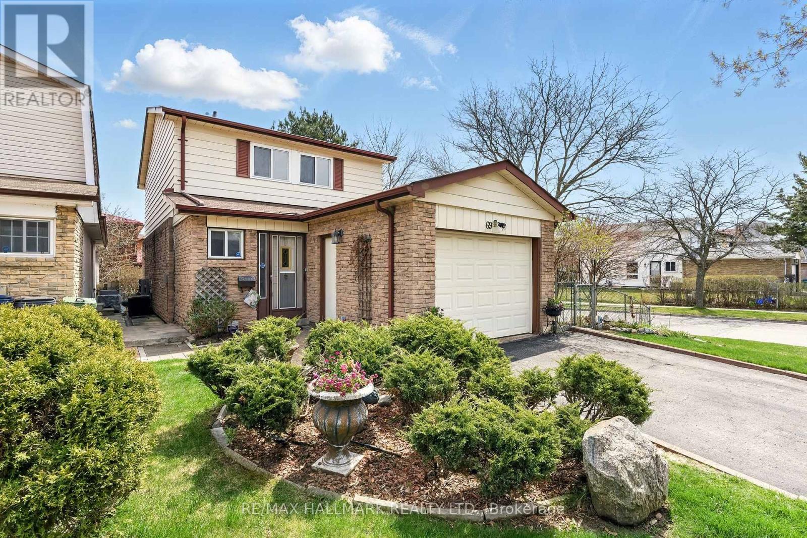 69 White Heather Boulevard, Toronto, Ontario  M1V 1P7 - Photo 1 - E12112865