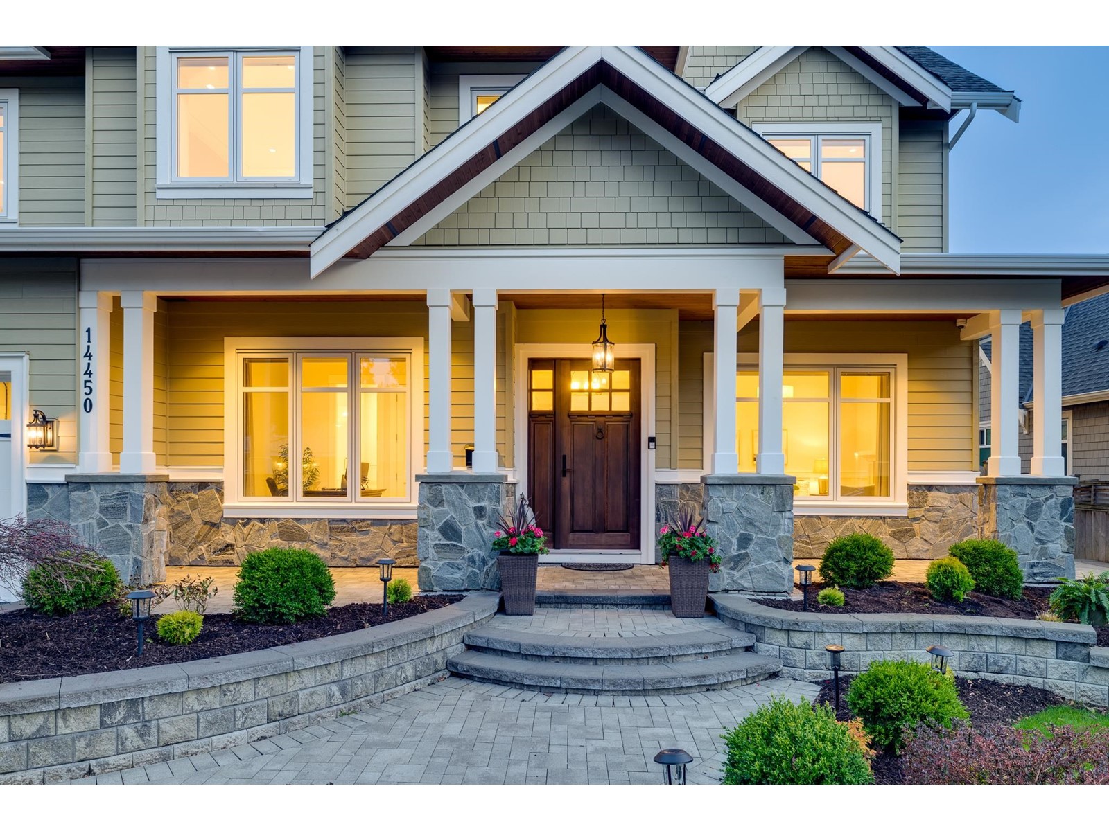 14450 17a Avenue, Surrey, British Columbia  V4A 5M3 - Photo 2 - R2992928
