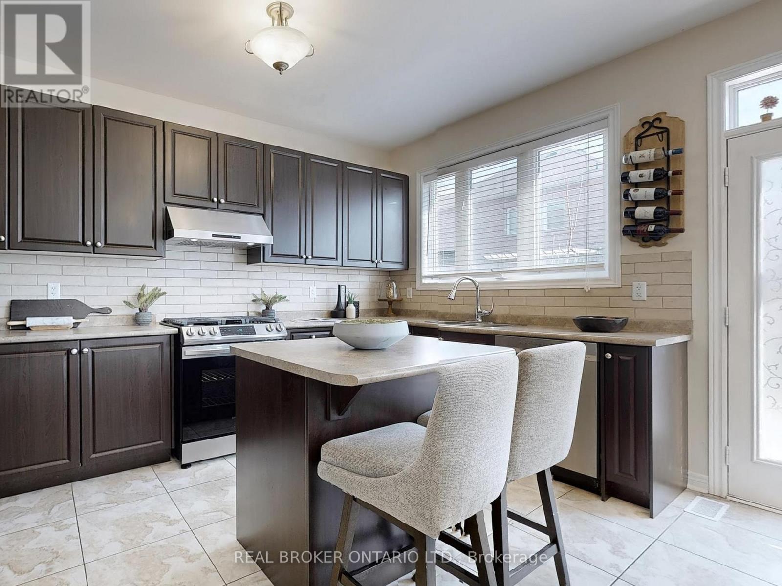 83 Acer Crescent, Whitchurch-Stouffville, Ontario  L4A 0S2 - Photo 8 - N12112687
