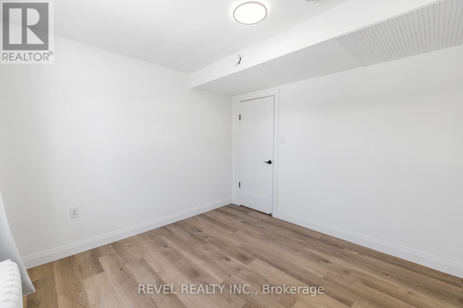 201 - 46 Nelson Street, Barrie, Ontario  L4M 4J9 - Photo 4 - S12030372