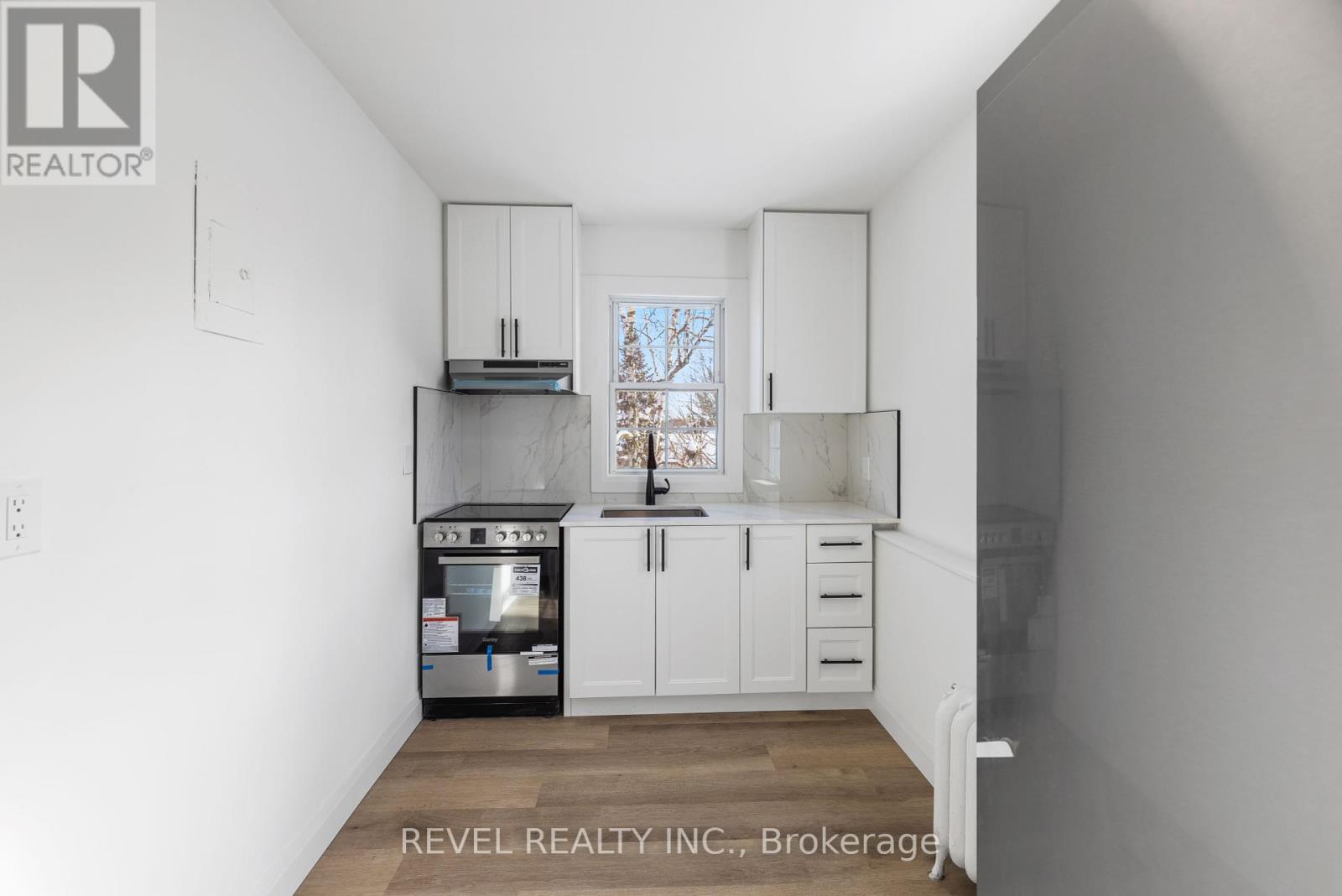 201 - 46 Nelson Street, Barrie, Ontario  L4M 4J9 - Photo 6 - S12030372