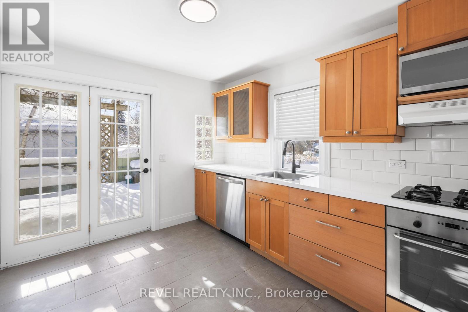 Main - 46 Nelson Street, Barrie, Ontario  L4M 4J9 - Photo 7 - S12030370
