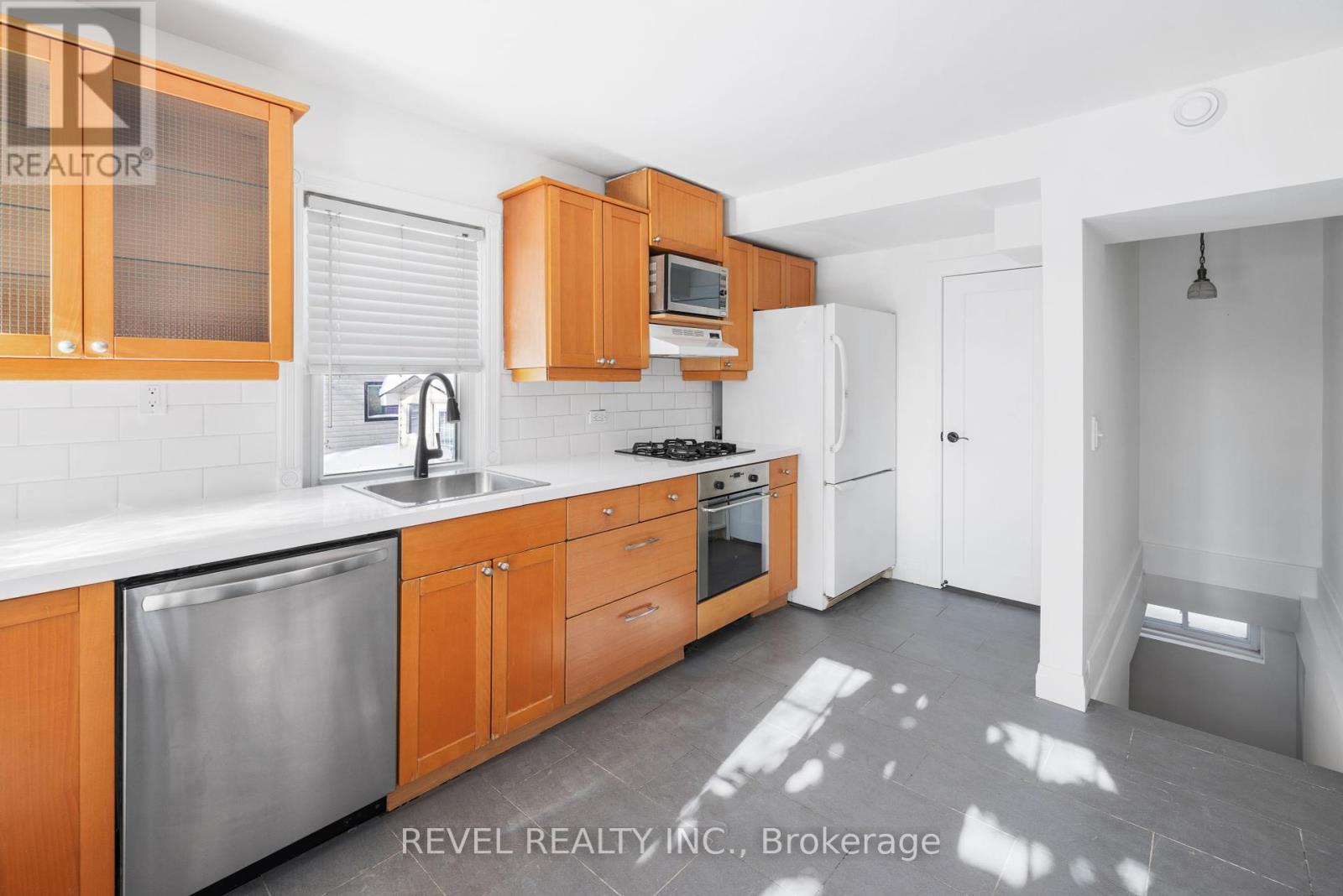 Main - 46 Nelson Street, Barrie, Ontario  L4M 4J9 - Photo 8 - S12030370