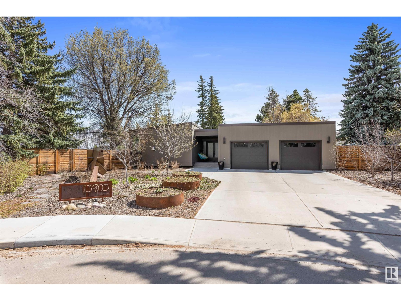 Property at 13903 53 AV NW image 1