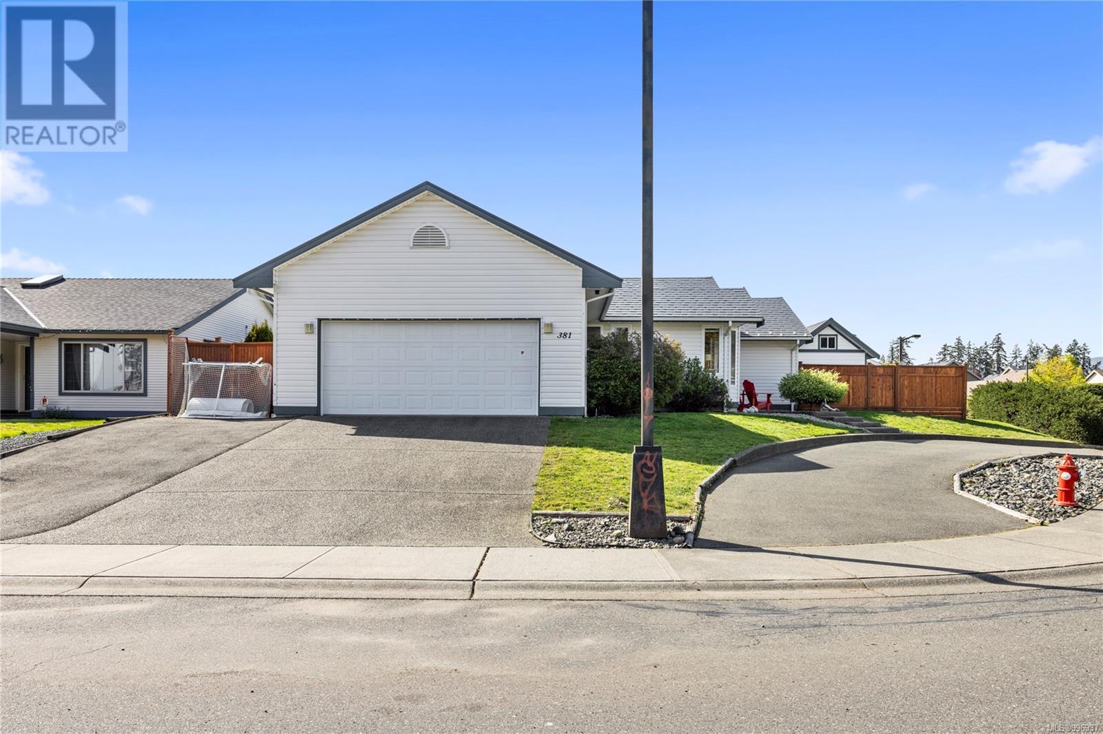 Property at 381 Rheumer Cres image 2