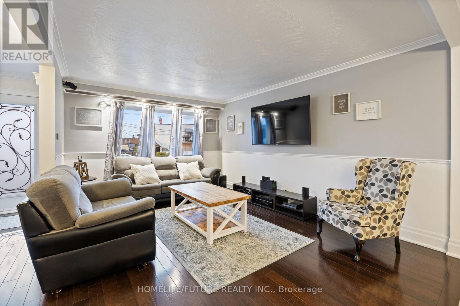 71 Hagar Avenue, Toronto (Rockcliffe-Smythe), Ontario  M6N 3V3 - Photo 6 - W12112600